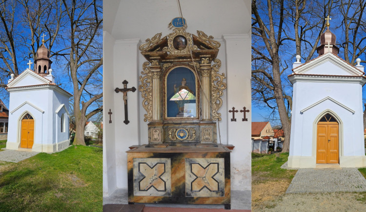 Opravené kapli na návsi v Černicích požehná o Velikonocích plzeňský biskup Tomáš Holub