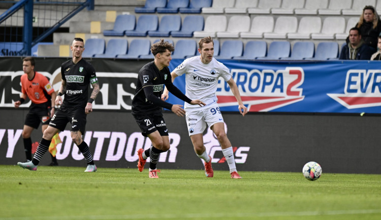 Slovan nezvládl utkání s Karvinou, pohrál 2:3. Skupinu o titul si nezahraje