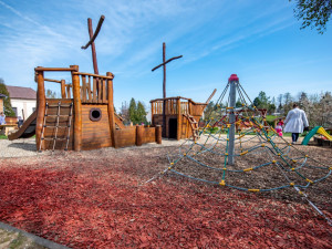 Kout ctností, pétanque i stolní fotbal. Farní zahrada sv. Marka v Heřmanicích sbližuje generace