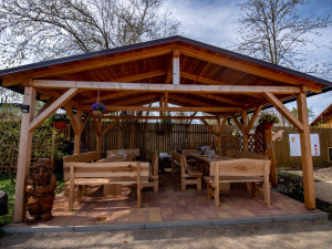 Kout ctností, pétanque i stolní fotbal. Farní zahrada sv. Marka v Heřmanicích sbližuje generace