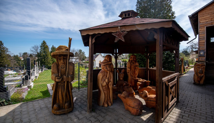 Kout ctností, pétanque i stolní fotbal. Farní zahrada sv. Marka v Heřmanicích sbližuje generace