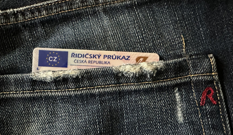 Pro nový řidičák, nebo jeho výměnu už nebude nutné od července chodit osobně na úřad