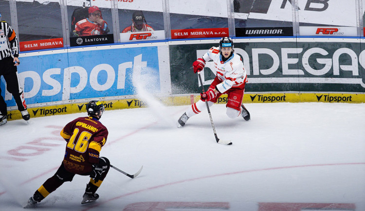 Kohouti si oddechli. Olomoučtí hokejisté uhájili proti Jihlavě místo v extralize