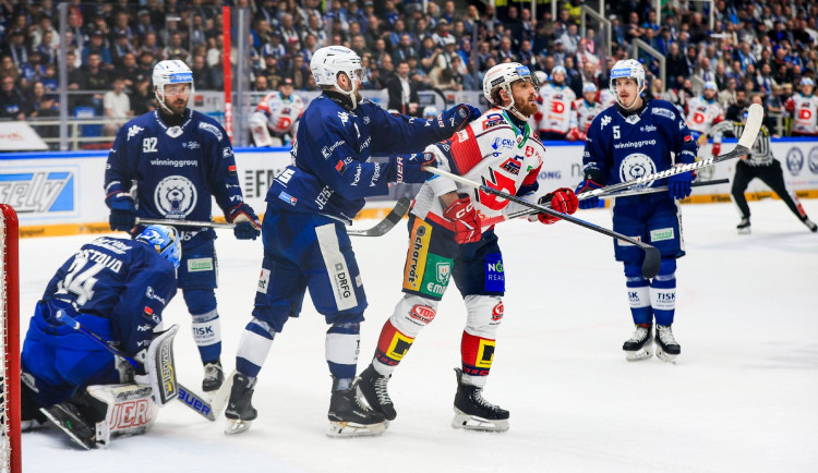 Hokejisté Brna vyhráli nad Pardubicemi 7:4 a finálovou sérii vyrovnali na 2:2