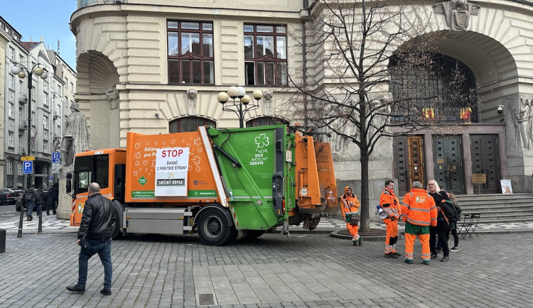 Komrsková vyzvala odbory Pražských služeb k ukončení stávkové pohotovosti, ty odmítly