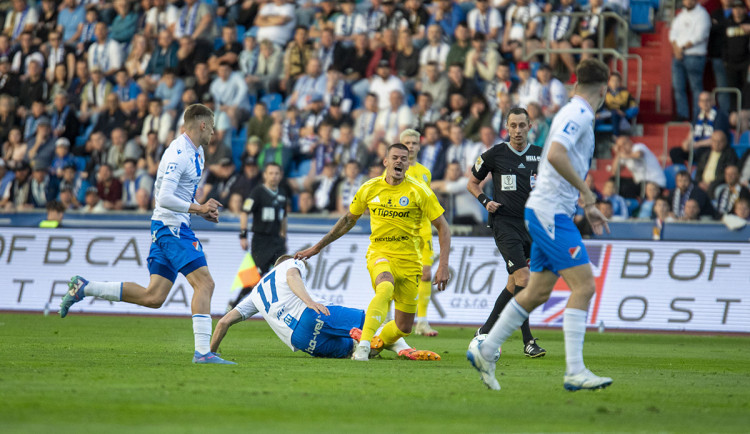 Hvězdu Sigmy čeká operace. Jan Kliment má po duelu s Baníkem zlomenou lýtkovou kost