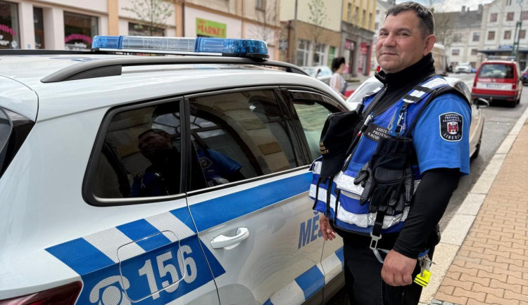 Chlapec zkolaboval v autobuse, pomohl asistent prevence kriminality