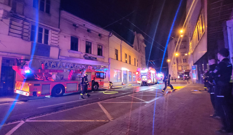 Při nočním požáru bytu v centru Ostravy přišli k úhoně čtyři lidé
