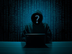 Ostravská seniorka dostala podmínku, pomáhala internetovým podvodníkům