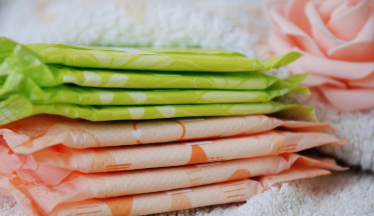 Na toaletách základních škol ve Frýdku-Místku přibudou menstruační potřeby