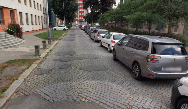 Ulici U Husova sboru v Olomouci čeká proměna, dlažební kostky nahradí asfalt