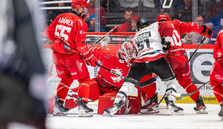 Kacetl, Hudáček či Kurovský budou dál hrát v hokejové extralize za Třinec.