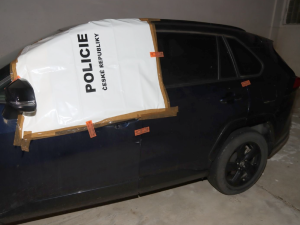 Cizinec vyskočil na dálnici u Ostravy za jízdy z kradeného auta, policie ho zadržela