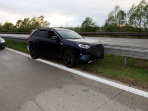 Cizinec vyskočil na dálnici u Ostravy za jízdy z kradeného auta, policie ho zadržela