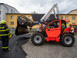VIDEO: Ostravou se prohnal silný vítr, strhl střechu domova pro seniory