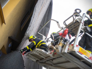 VIDEO: Ostravou se prohnal silný vítr, strhl střechu domova pro seniory
