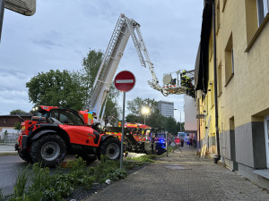 VIDEO: Ostravou se prohnal silný vítr, strhl střechu domova pro seniory