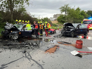 Vážná nehoda v Petřkovicích. Při srážce dvou aut se zranilo pět lidí