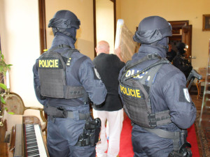 Na kunínský zámek dorazil unikátní obraz císařovny Sissi. Na předávku dohlížela policie