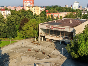 Místo kina parkoviště. Chátrající biograf ve Frýdku-Místku bude mít nové využití