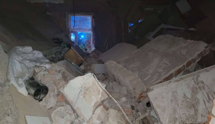 V hotelu na Čeladné se probořil strop, zranil tři hosty. Pod sutinami nikdo nezůstal