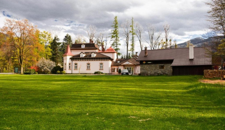 Hotel v Čeladné, kde se zřítil strop, se podle starosty rekonstruoval
