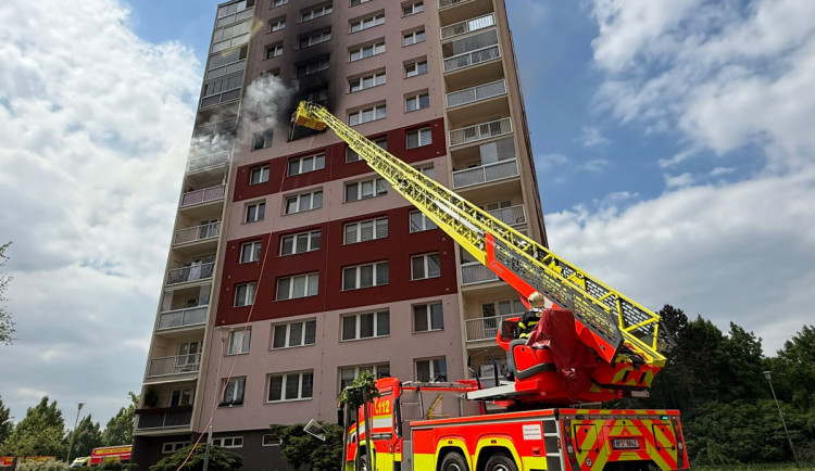 Za explozí paneláku v Ostravě zřejmě stojí elektrická koloběžka, uvedla policie