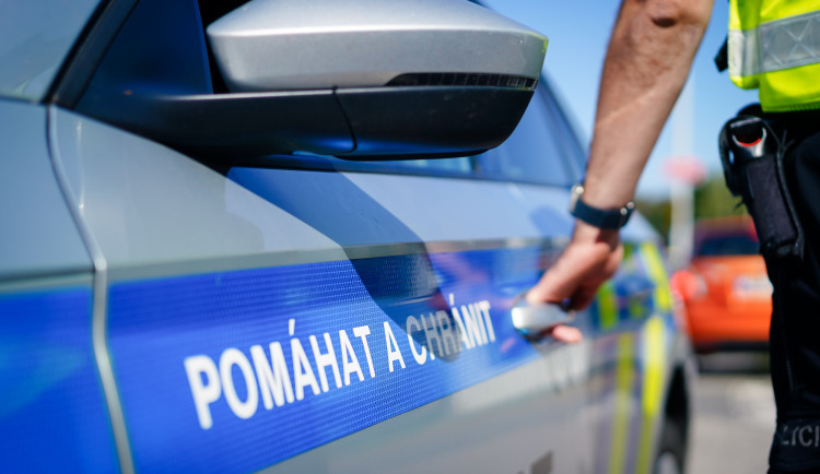 Bez řidičáku a pod vlivem drog. Policisté dopadli nenapravitelnou řidičku