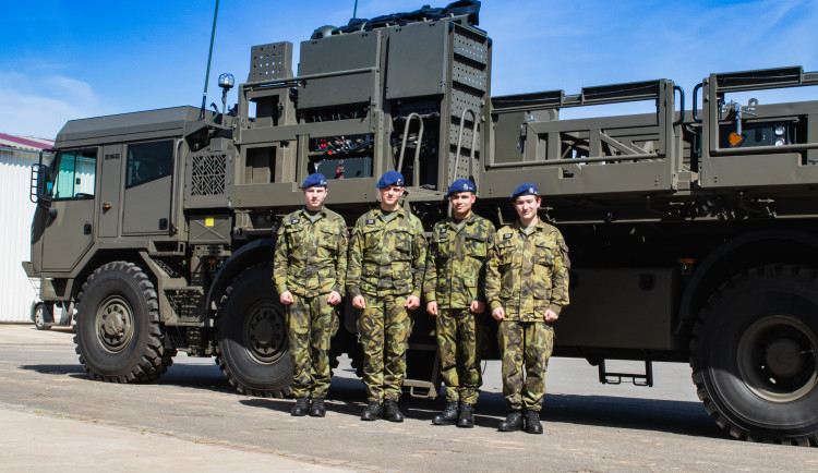 Středoškoláci ze Sokolova si jako první prohlédli moderní protiletadlový systém