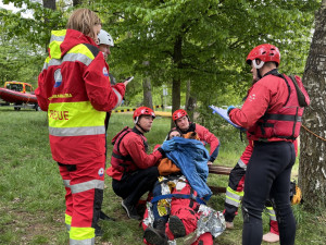 FOTO: Ostravští hasiči ovládli soutěž ve vodním záchranářství