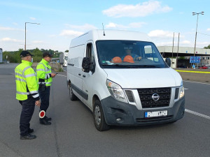 Policie se zaměřila na kontrolu cizinců. Během akce zjistila jen jednotky pochybení