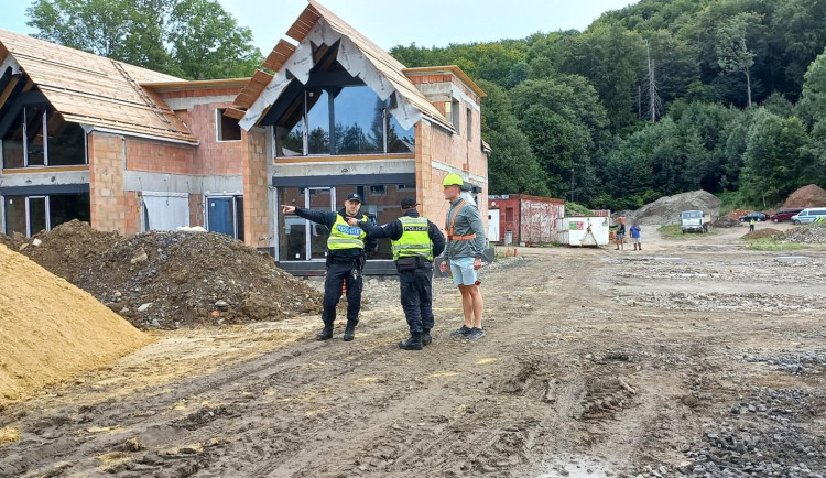 Policie se zaměřila na kontrolu cizinců. Během akce zjistila jen jednotky pochybení
