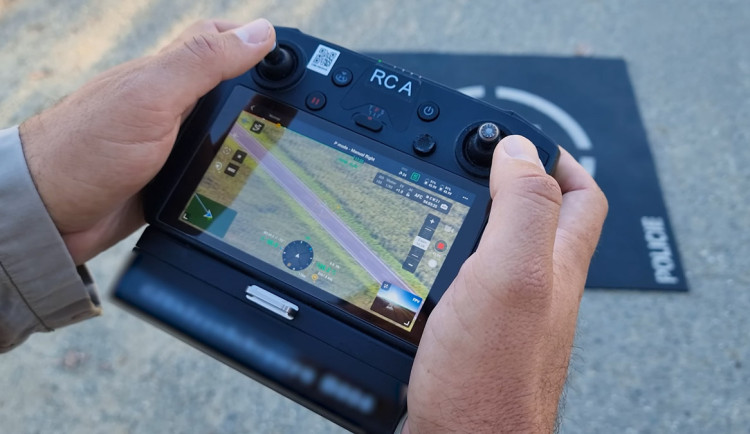 Pomoc při pátrání i kontrolách řidičů. Olomoucký kraj věnuje policii 300 tisíc na moderní dron