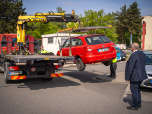 Frýdek-Místek přitvrzuje v boji s autovraky. Chystá dražby a má nové odstavné místo