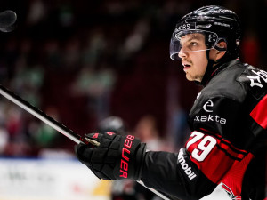 Hokejový obránce Jakub Galvas se vrací domů, bude hrát jako jeho otec za Třinec