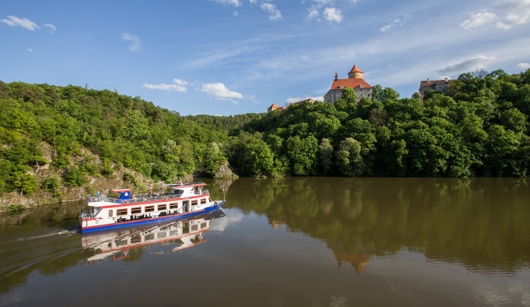Žena na vozíku sjela do Brněnské přehrady, pohotoví svědci ji včas vytáhli