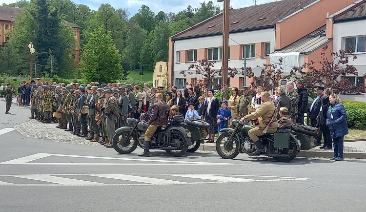 Tomáš Bartušek zorganizoval válku v Lukách, nyní děkuje manželce za trpělivost