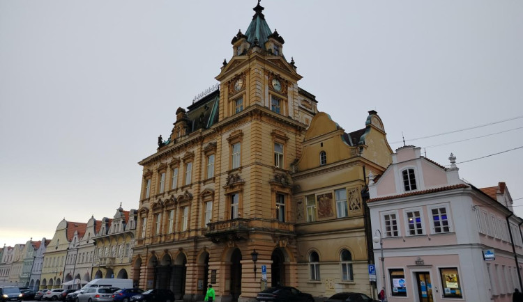 Začala oprava historické domažlické radnice za desítky milionů korun
