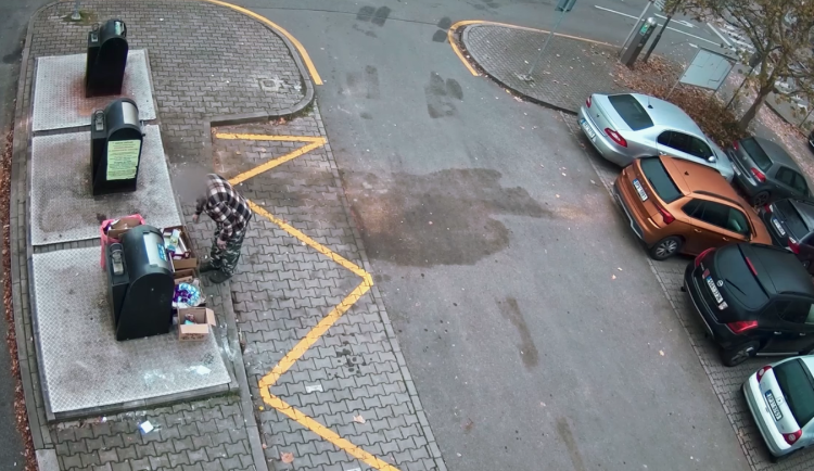 Založil skládku přímo pod dohledem kamer, policii marně sliboval, že se polepší