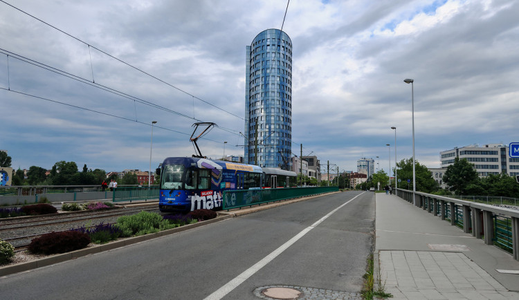Opravy na mostu i v rušné křižovatce. V Olomouci začne výluka tramvají na třídě Kosmonautů