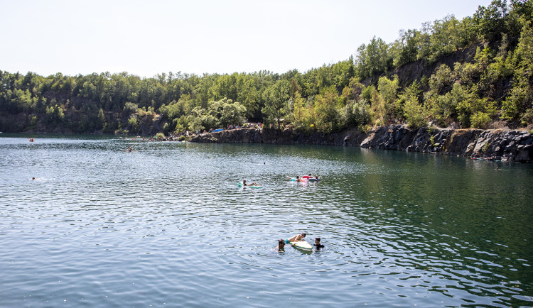 Na Výkleky za stovku. Oblíbený lom trápili problémoví návštěvníci, pomoci má vstupné