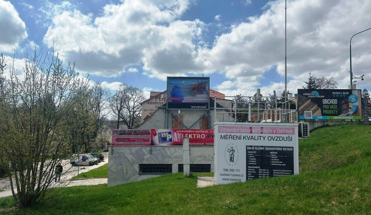 Vizuální smog v Jihlavě. Všechny reklamy nám vadí, ukázala anketa u čtenářů Drbny