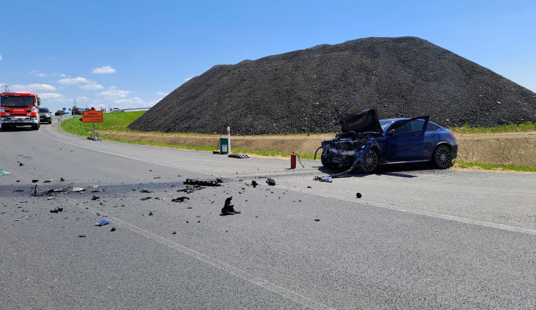 Přes dvacet zraněných po srážce auta a autobusu na Olomoucku. Řidič byl opilý, hrozí mu pět let