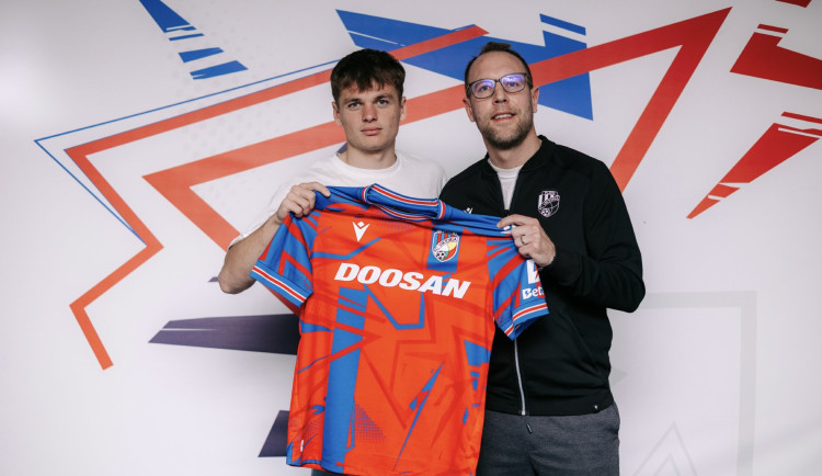 Fotbalová Plzeň má novou posilu, záložník Višinský podepsal smlouvu na tři roky