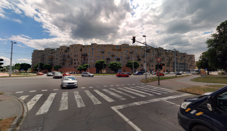 Přes koleje to nepůjde. Oprava omezí řidiče ve vytížené křižovatce v Olomouci u Envelopy