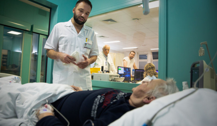 S nachlazením na urgent? FN Olomouc upozorňuje na přetěžování zdravotníků banalitami