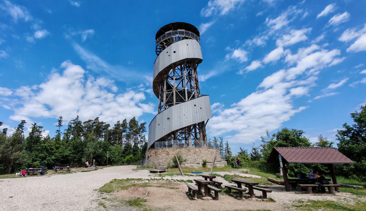 Poškozenou rozhlednu na Kosíři zřejmě čeká demontáž. Věž byla v provozu deset let