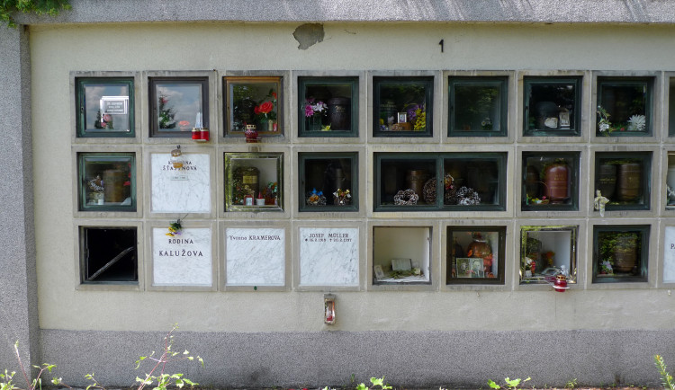 Karviná rozšiřuje kapacitu kolumbárií na městském hřbitově