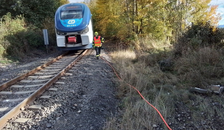 Starší žena se rozhodla spáchat sebevraždu skokem pod vlak na jižním Plzeňsku