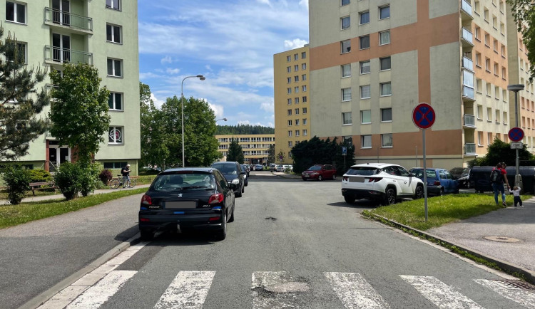 Místo chaosu bezpečí: Trutnov mění okolí školy na Zelené Louce od základů